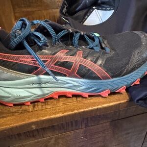 ASICS women’s Black and Red Running Shoes